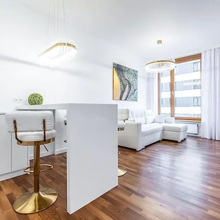 Luxury Princessa & Garage & Cable Tv Channels شقة *