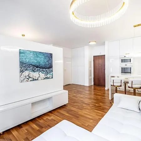 Luxury Princessa & Garage & Cable Tv Channels * وارسو