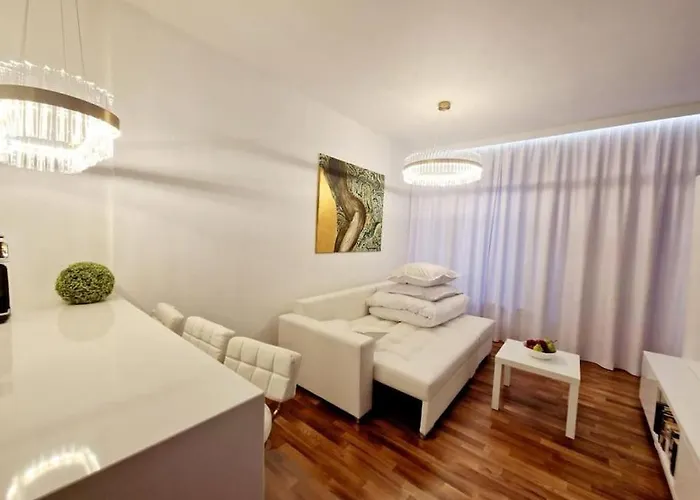 Luxury Princessa & Garage & Cable Tv Channels Varsó