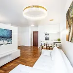 Luxury Princessa & Garage & Cable Tv Channels 아파트 *