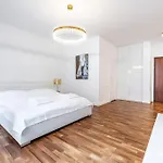 Luxury Princessa & Garage & Cable Tv Channels 아파트 *